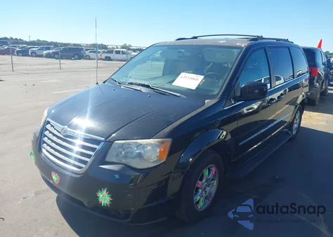 2010 Chrysler Town & Country Touring Plus из США, поврежденный, VIN 2A4RR8D15AR386818